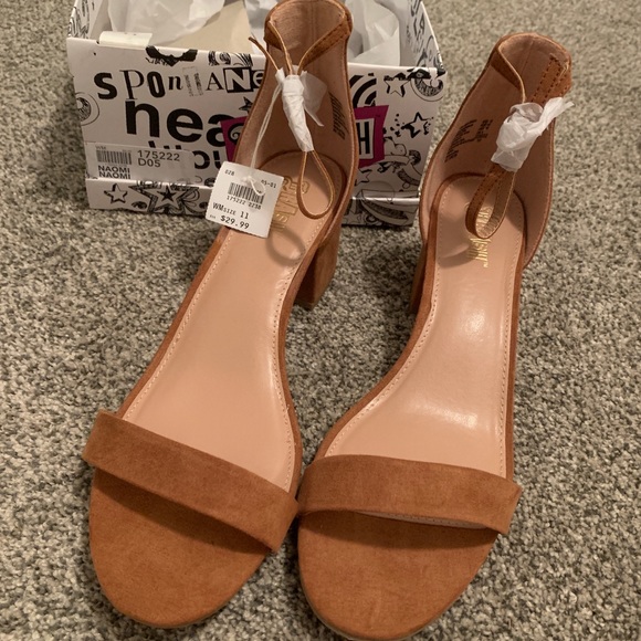 NIB Summery Ankle Strap Heeled Sandals - Picture 1 of 3